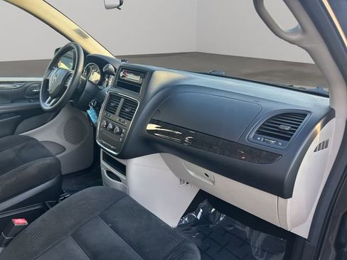 Used 2015 Dodge Grand Caravan American Value Package image 28