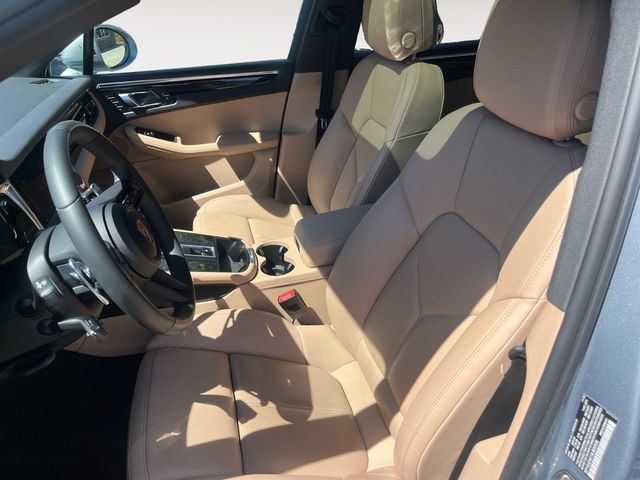 Used 2025 Porsche Macan AWD/4WD image 9