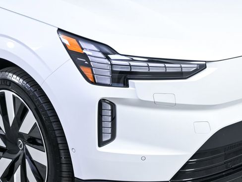 Certified 2025 Volvo EX90 Ultra image 40