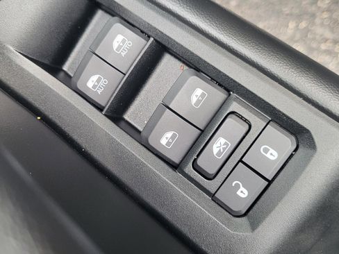 Used 2025 Jeep Grand Cherokee L Laredo w/ Luxury Tech Group I RWD image 17
