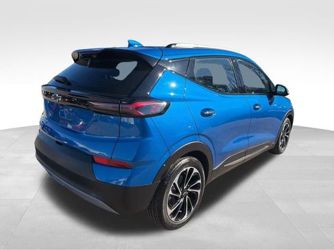 Used 2022 Chevrolet Bolt EUV Premier w/ Sun & Sound Package image 6