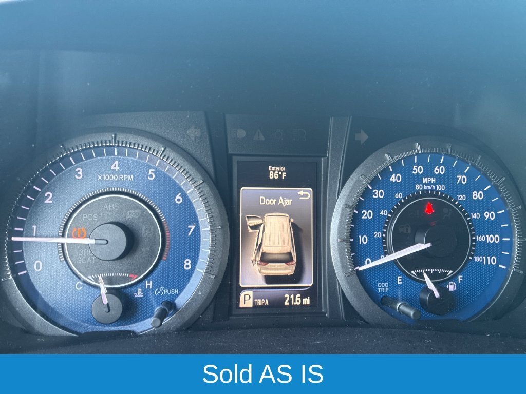 Used 2015 Toyota Sienna XLE w/ XLE Navigation Package FWD image 18