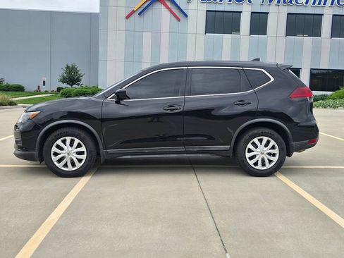 Used 2018 Nissan Rogue S FWD image 2