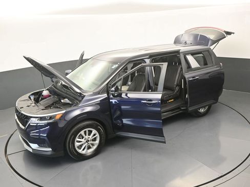 Used 2024 Kia Carnival LX FWD image 65