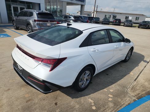 New 2026 Hyundai Elantra SE FWD image 7