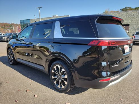 Used 2024 Kia Carnival EX image 23