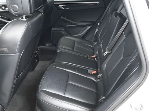 Used 2023 Porsche Macan AWD/4WD image 7