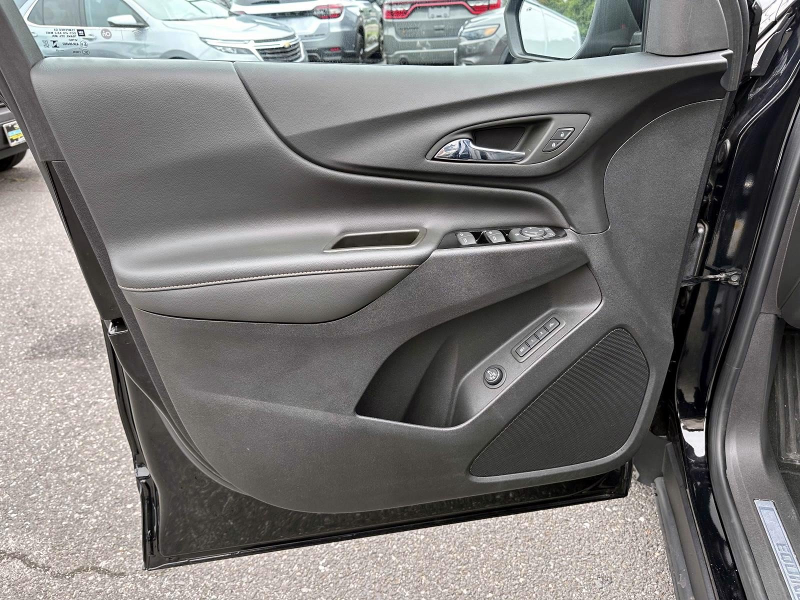 Used 2023 Chevrolet Equinox Premier AWD/4WD image 8