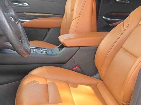 Used 2022 Cadillac XT4 Sport w/ LPO, ONYX Package FWD image 10