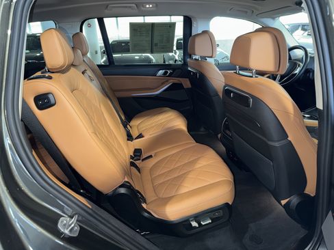 Certified 2025 BMW X7 xDrive40i w/ Premium Package image 12