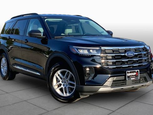 Used 2025 Ford Explorer Active w/ Active Comfort Package RWD image 3