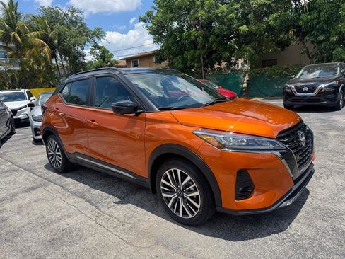 Used 2024 Nissan Kicks SR w/ SR Premium Package FWD image 7