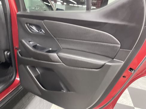 Used 2022 Chevrolet Traverse LT FWD image 19