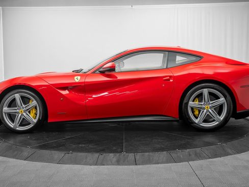 Used 2016 Ferrari F12 Berlinetta RWD image 4