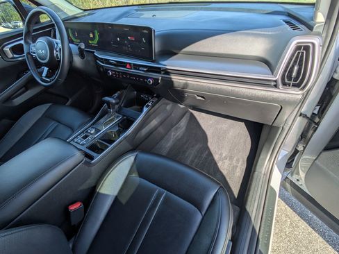 Used 2024 Kia Sorento EX w/ Panoramic Sunroof Package image 30