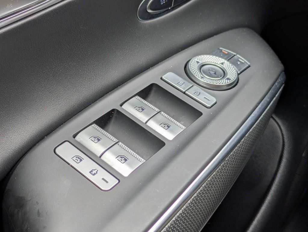 Used 2025 Genesis GV70 3.5T Sport AWD/4WD image 35