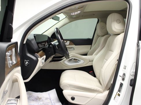 Used 2024 Mercedes-Benz GLS 450 4MATIC image 12