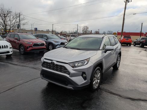 Used 2019 Toyota RAV4 Limited w/ All Weather Liner Package image 4