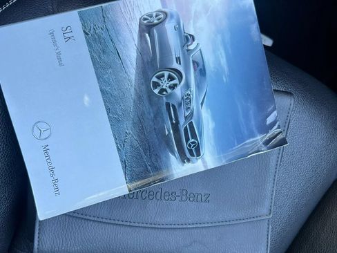 Used 2013 Mercedes-Benz SLK 250 image 16