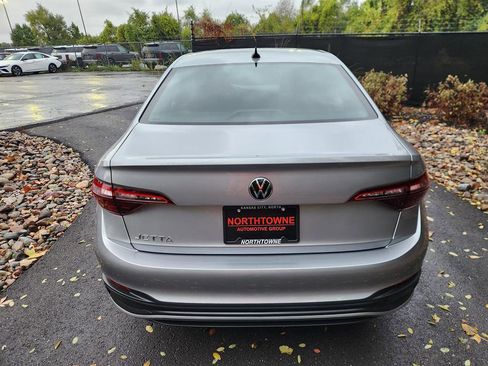 Certified 2024 Volkswagen Jetta Sport image 4