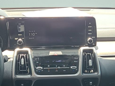 Used 2022 Kia Sorento EX w/ Panoramic Sunroof Package FWD image 18