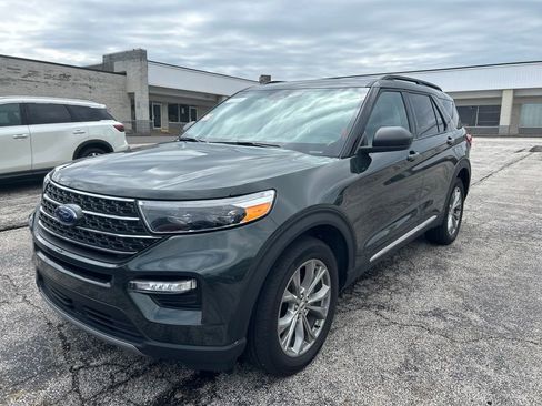 Used 2023 Ford Explorer XLT w/ Equipment Group 202A AWD/4WD image 5