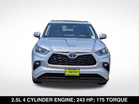 Used 2022 Toyota Highlander XLE AWD/4WD image 4