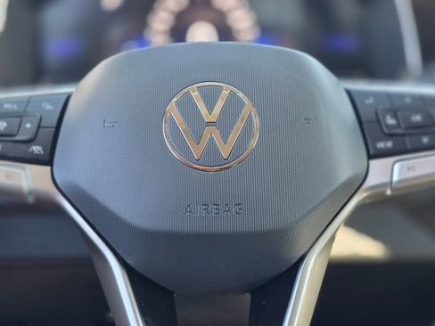 Used 2025 Volkswagen Jetta SE image 27