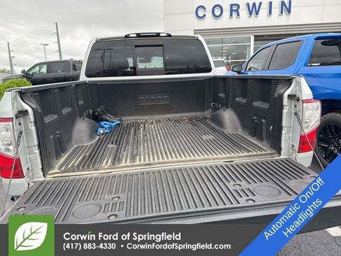 Used 2018 Nissan Titan SV w/ SV Convenience Package image 10