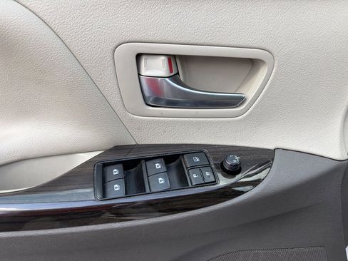 Used 2020 Toyota Sienna XLE w/ XLE Navigation Package AWD/4WD image 13