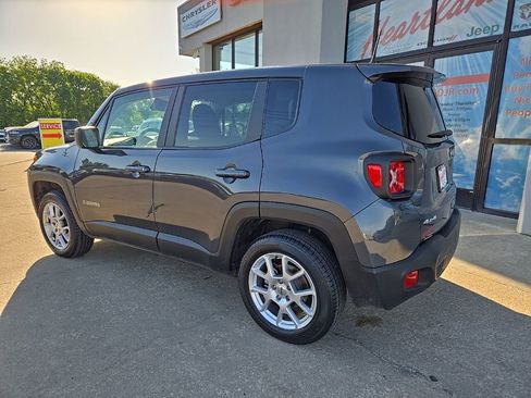 Used 2023 Jeep Renegade Latitude AWD/4WD image 6