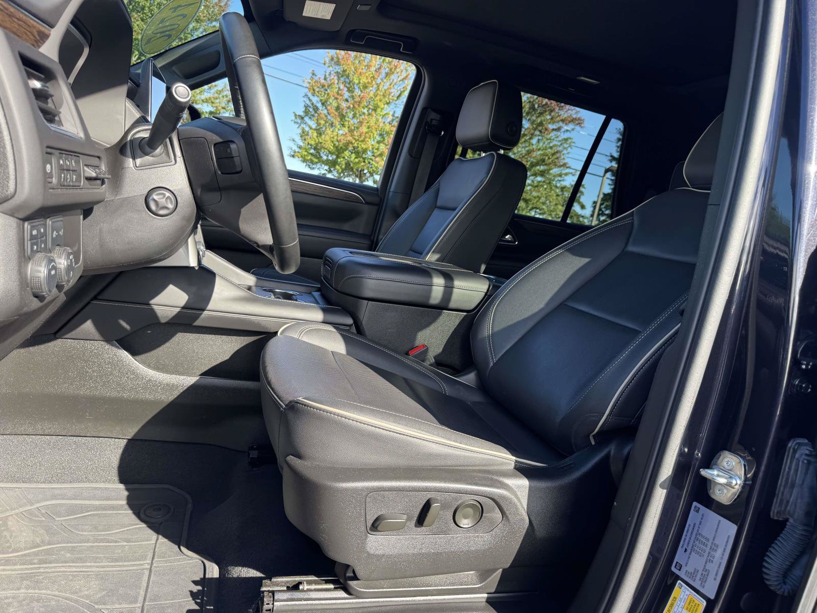 Used 2024 Chevrolet Tahoe Premier AWD/4WD image 13