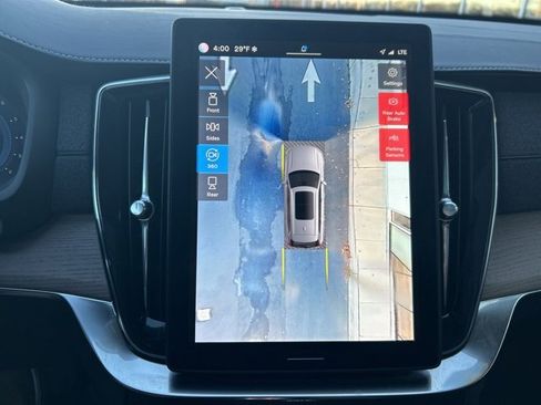 Used 2025 Volvo XC90 B5 Plus image 24