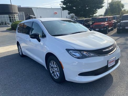 New 2026 Chrysler Voyager LX image 2