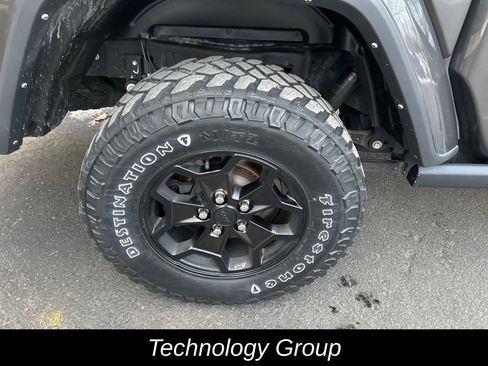 Used 2021 Jeep Gladiator Willys image 12