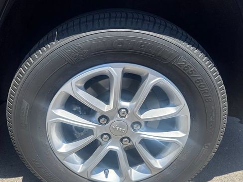 Used 2022 Jeep Grand Cherokee Laredo E RWD image 5