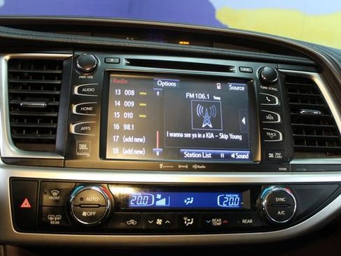 Used 2016 Toyota Highlander Limited image 25