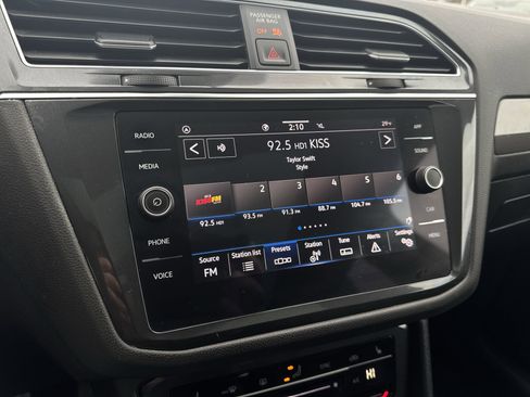 Certified 2022 Volkswagen Tiguan SE image 13