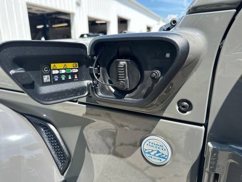 Used 2023 Jeep Wrangler Unlimited Sahara w/ Cold Weather Group AWD/4WD image 16