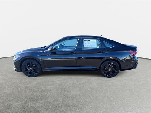 Certified 2025 Volkswagen Jetta SE image 8