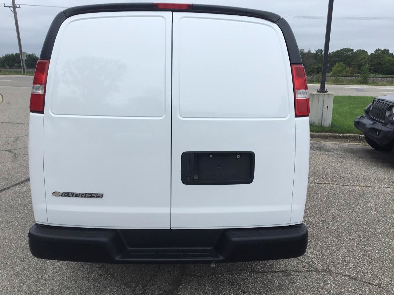 Used 2021 Chevrolet Express 2500 w/ Communications Package RWD image 7