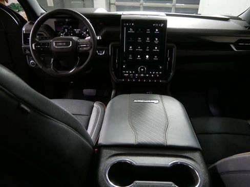 Used 2025 GMC Yukon AT4 AWD/4WD image 27