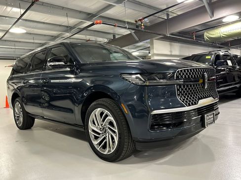 Used 2026 Lincoln Navigator L Reserve AWD/4WD image 1