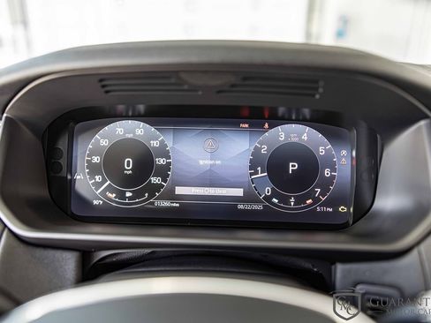 Used 2024 Land Rover Discovery S image 23