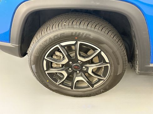 Used 2025 Jeep Compass Trailhawk AWD/4WD image 11