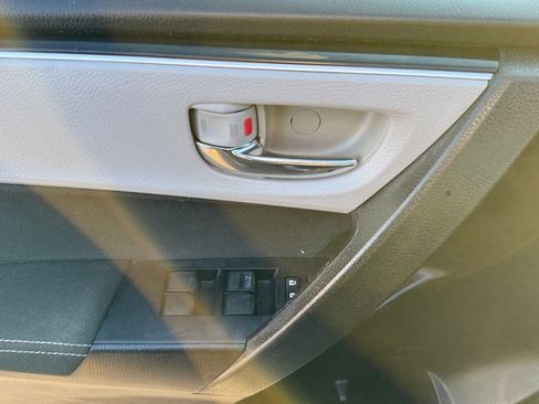 Used 2017 Toyota Corolla LE image 19