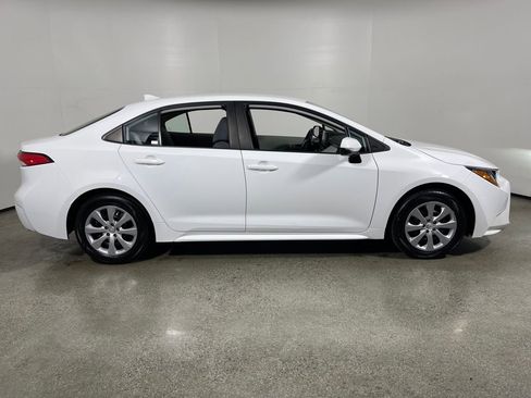 Certified 2022 Toyota Corolla LE image 2