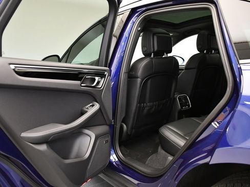 Certified 2026 Porsche Macan AWD/4WD image 45