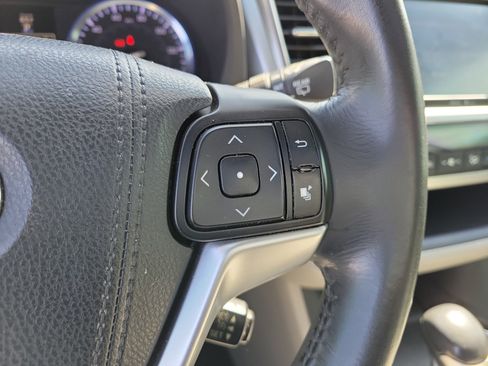 Used 2015 Toyota Highlander XLE image 21