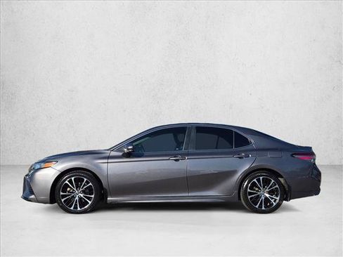 Used 2018 Toyota Camry SE w/ Convenience Package FWD image 9